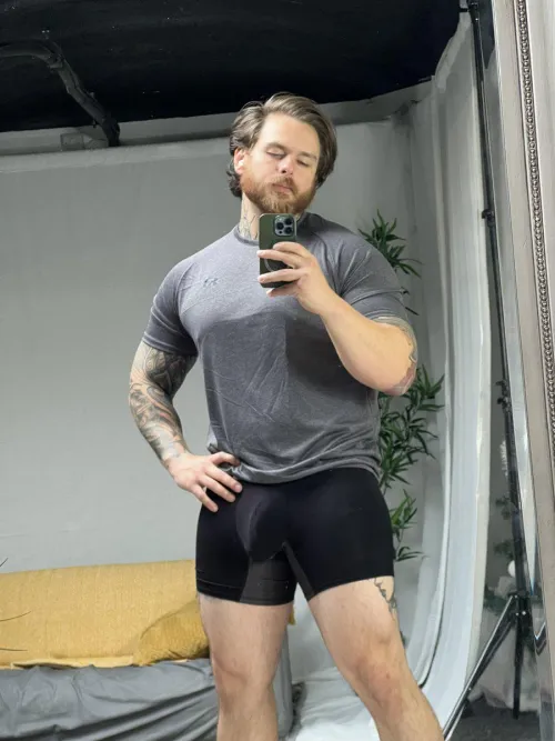 Got the office to myself for the day by conzo0311