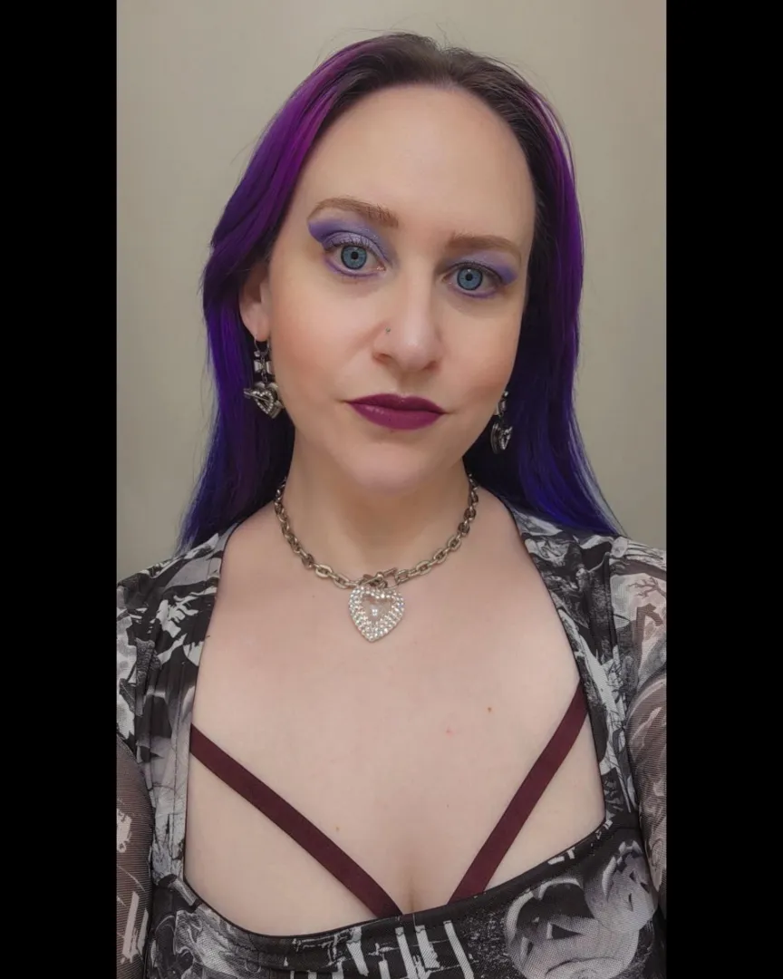 Goth girl Friday  posted by livingxdeadxgirl13