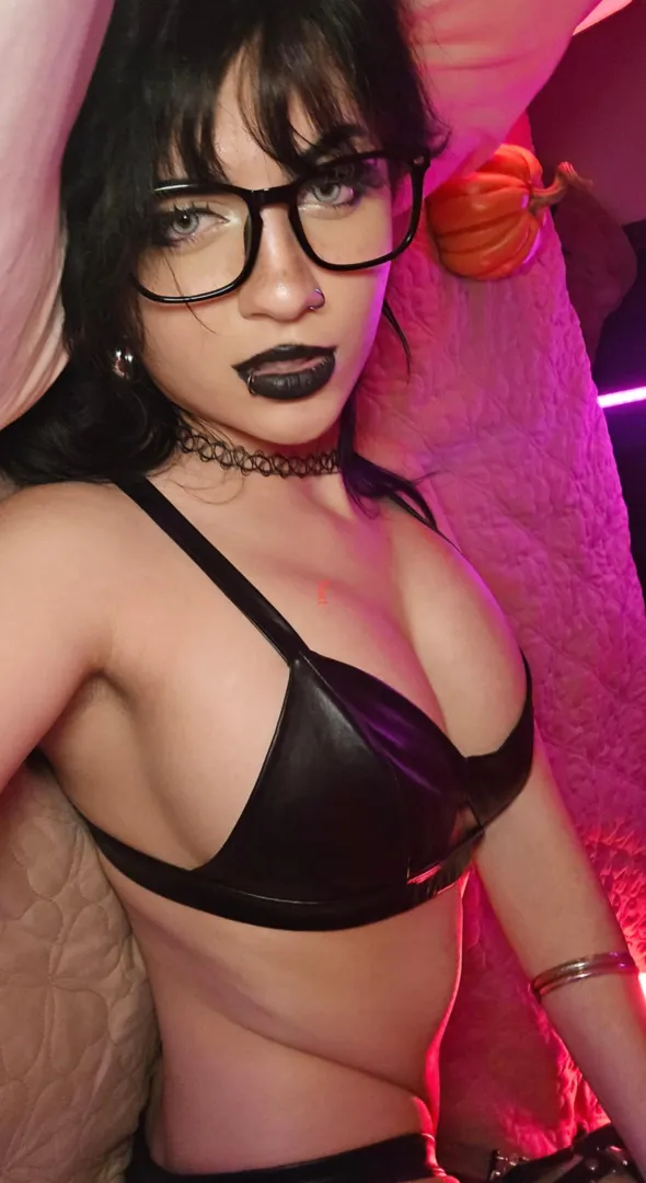 Goth girls make the best girlfriends posted by Obvious_Confusion699