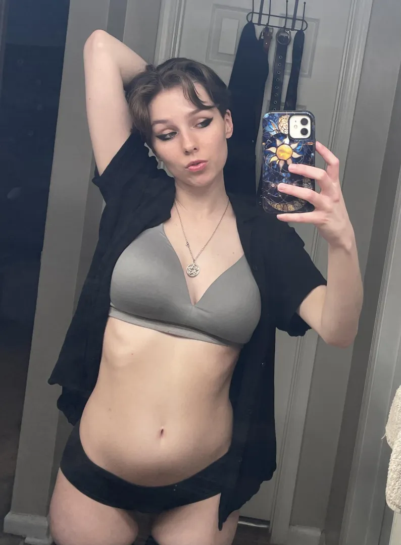 Gray bra, black panties posted by ComfyGrimRose