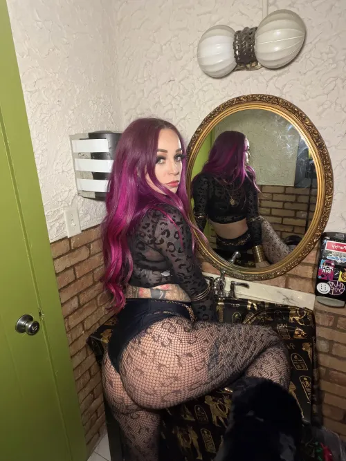 green room (bathroom) goddess by damncatz