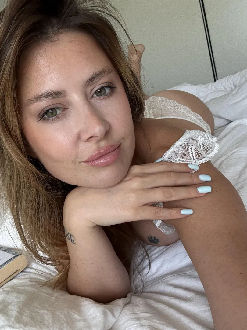 Greetings on a boring Friday evening in Germany posted by Claudzinga