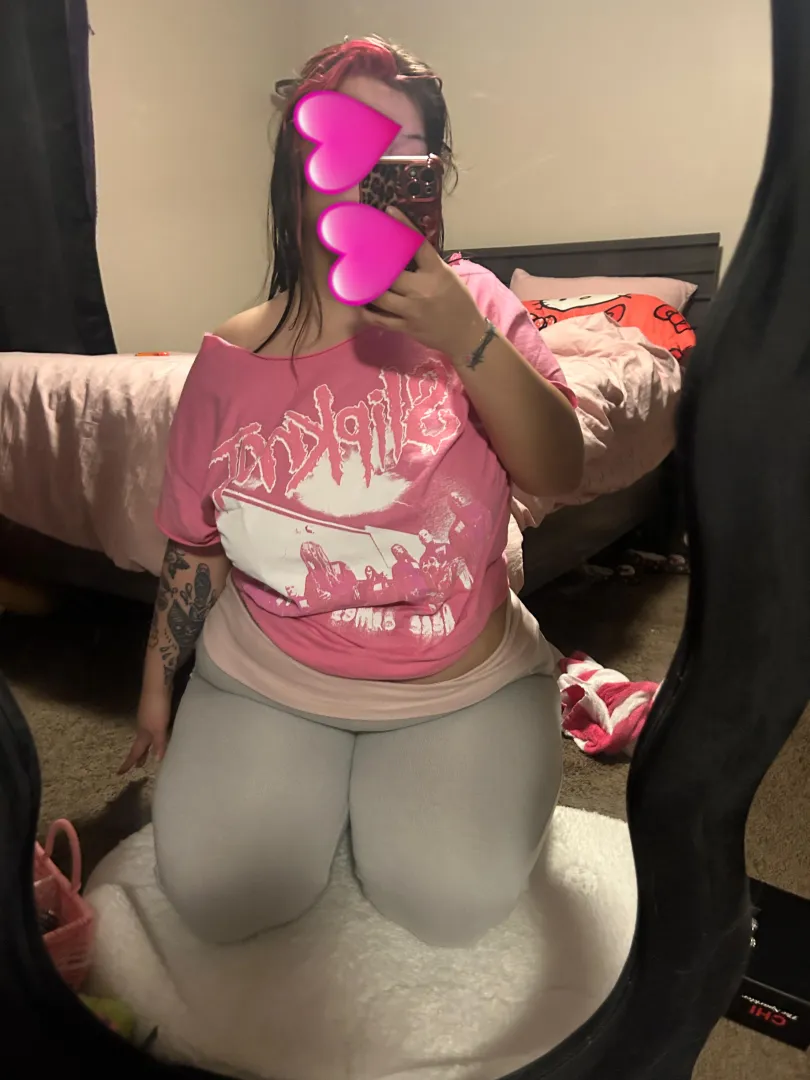 grey leggings  posted by Junior_Evidence639