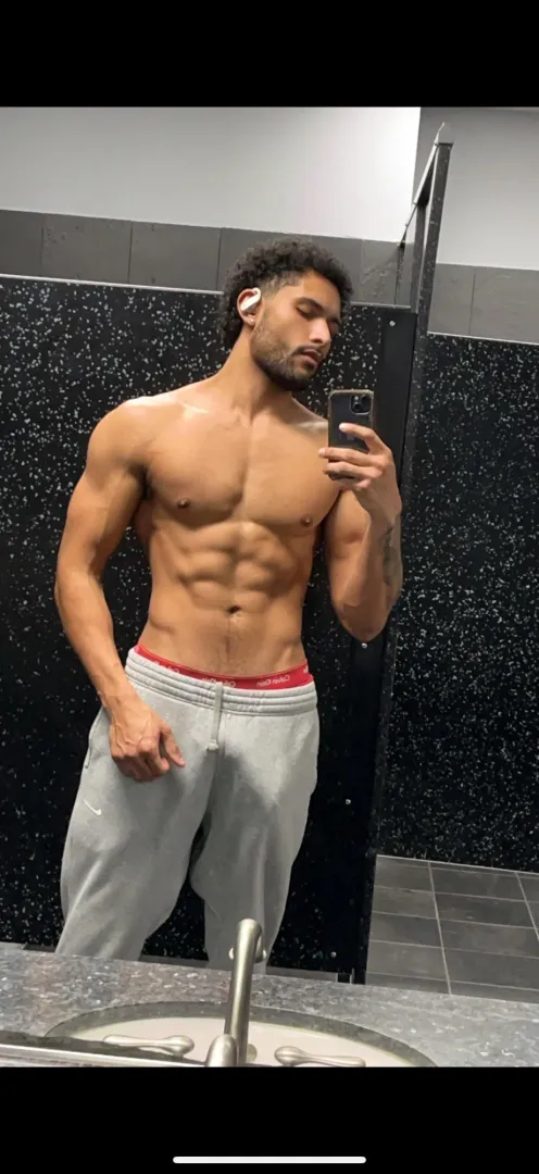 Grey sweats are my favorite for the gym posted by abw717