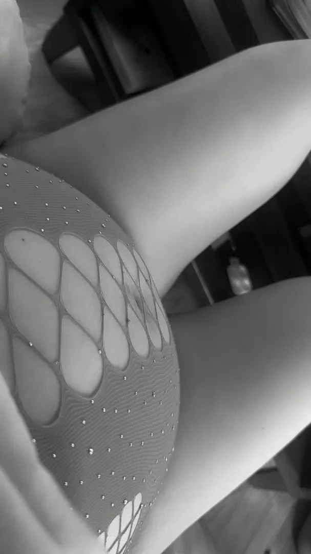 Guess the color of my lingerie…The bump is looking good in ____! posted by sirengirl26