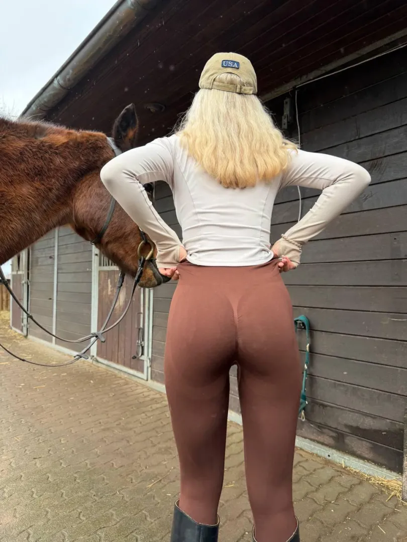 Guess what’s not staying on long posted by onehotb