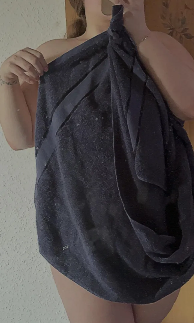 Guten Morgen mein süßer fast wäre mir das Handtuch runter gefallen❤️ posted by nur_deine