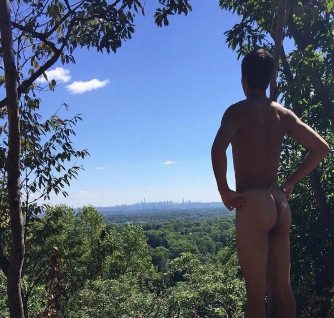 Guy posted this on his socials and mooned his friends posted by Ntrvrt