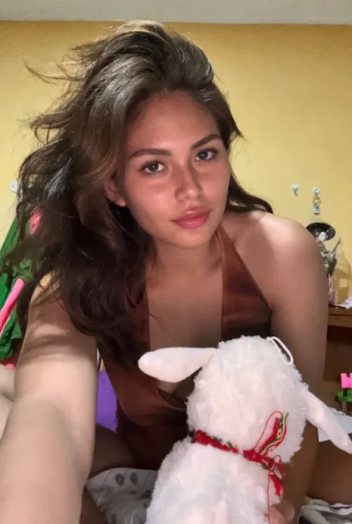 Guys my age barely pay attention — do older men see me differently?  by One_Touch8898