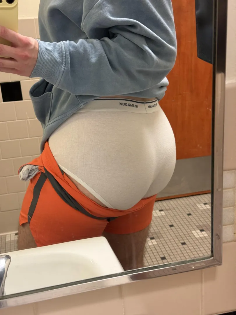 Gym butt posted by Commercial-Ad5606