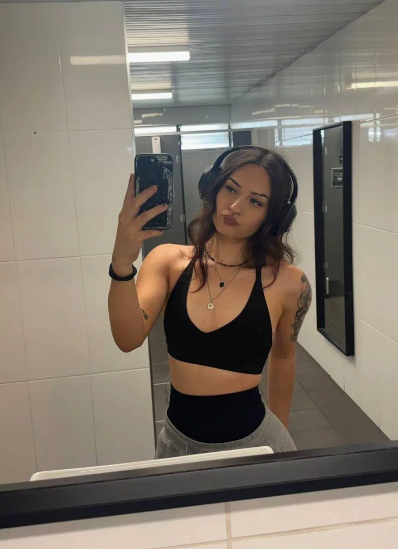 gym fit check posted by phantom_sassy