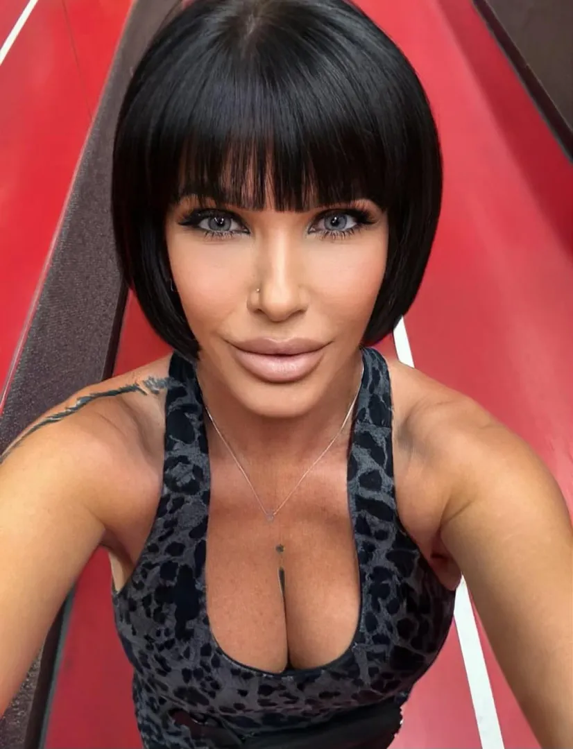 Gym Selfie posted by Wild-Ratio-7639