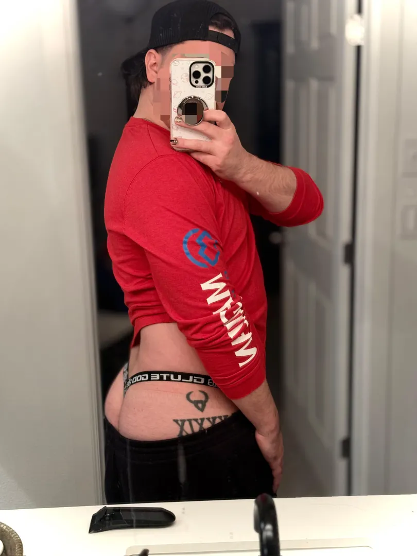 Gym ✔️ Thong ✔️ Showing Tail ✔️ posted by Silver_Bookkeeper577