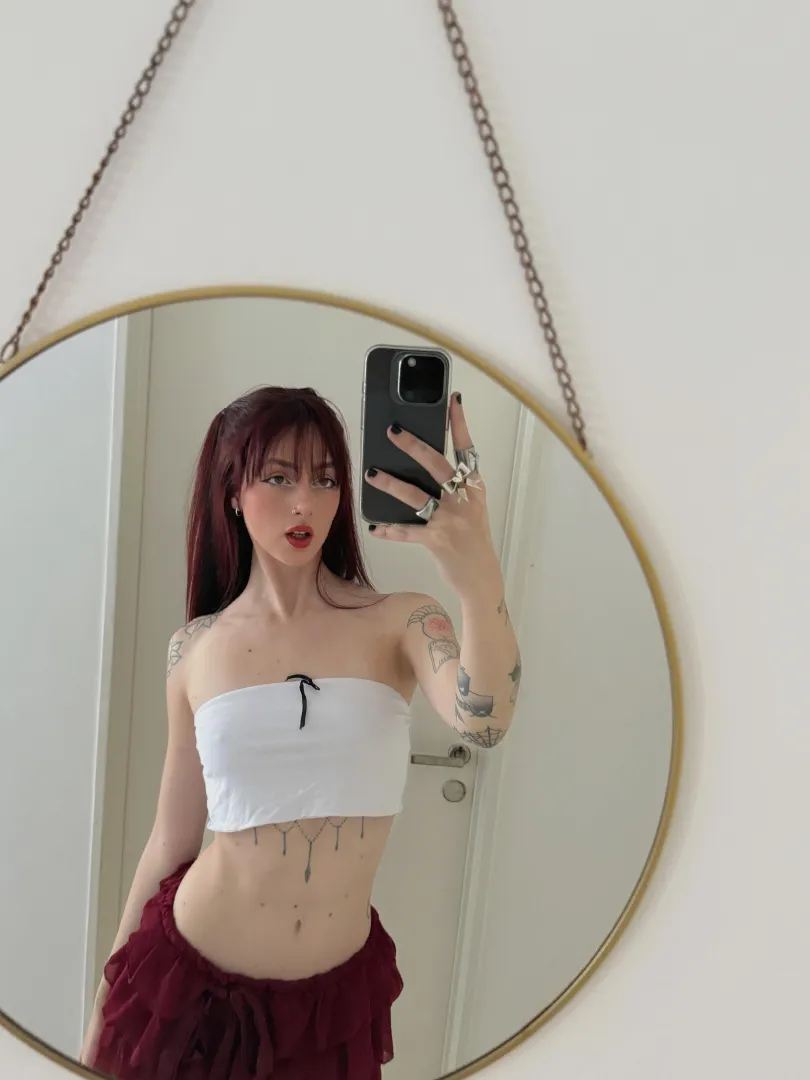 Had a drink + feeling flirty, need someone who can host - T3legram works better: .`lunakaitlyn,. posted by thesadshow