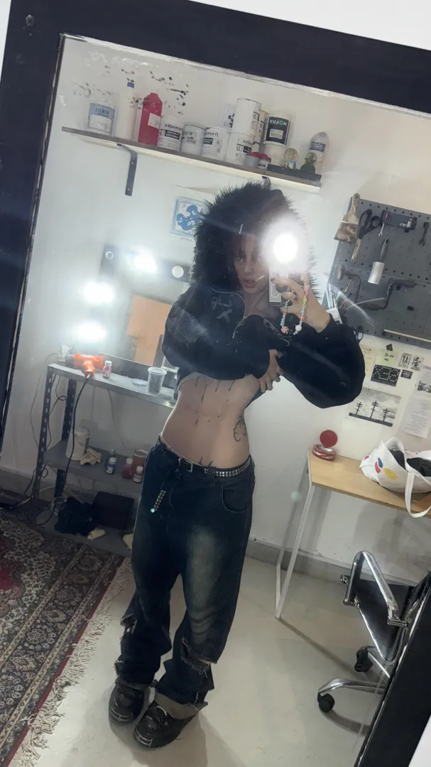 Had a drink or 2, down 4 fun if u can host - Telgrm: Lunapetaline posted by ColeLilley