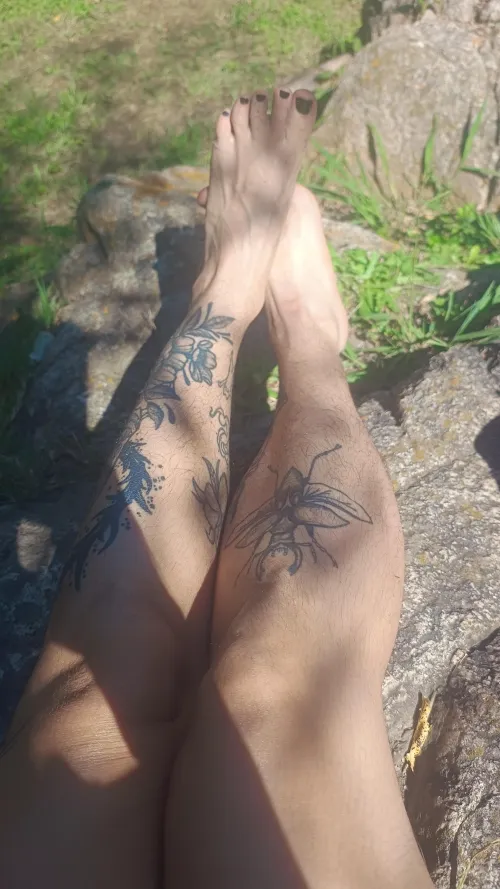 hairy legs in the sun by Esme420kinky