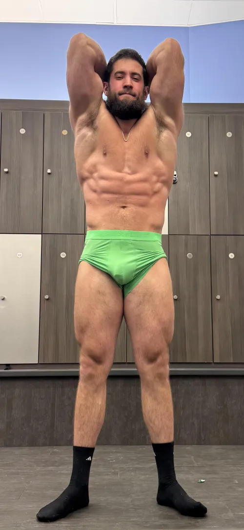 Hairy pits by KatPapiOfficial