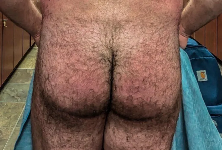 Hairy, sweaty, post-workout ass in the locker room by hairyassjock