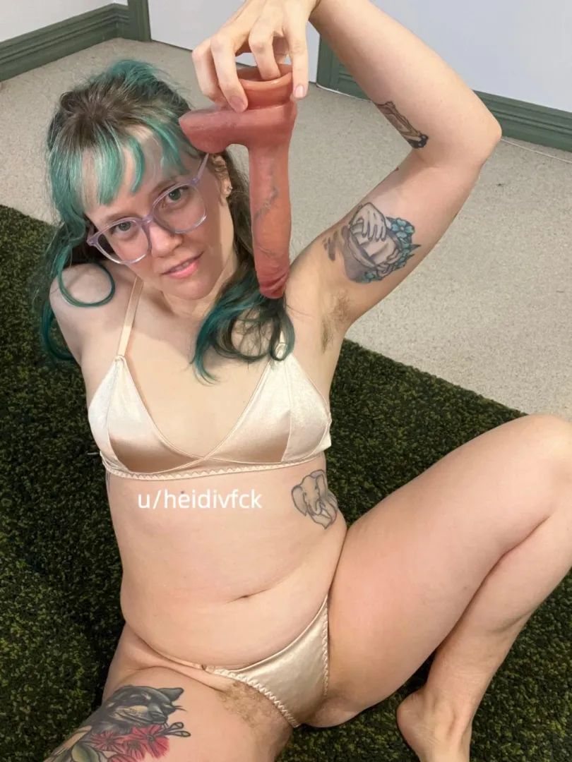 hairy women know how to take spicy pics posted by heidivfck