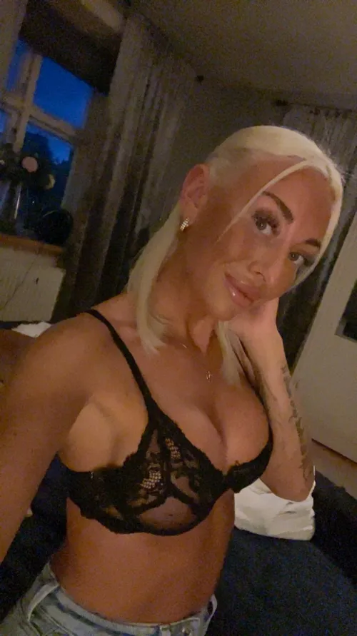 Haluaako kukaan halata? by FinancialCrew420