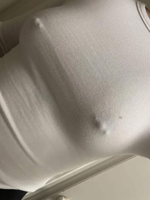 Haluisitko kokeilla miltä nää tuntuu sun huulien välissä by Secure_Penalty7570