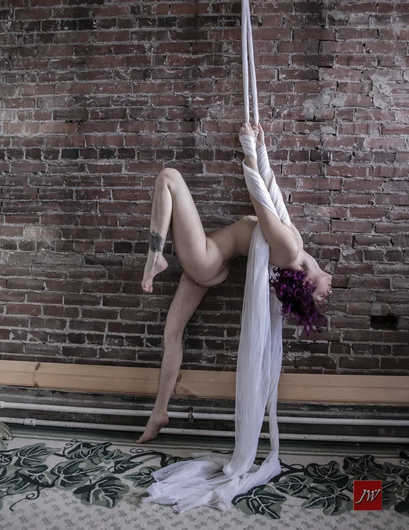 Hang on tight posted by Violette_Thorne_