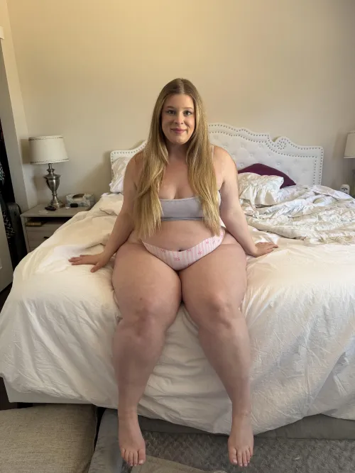 Hanging out by curvy-krysta