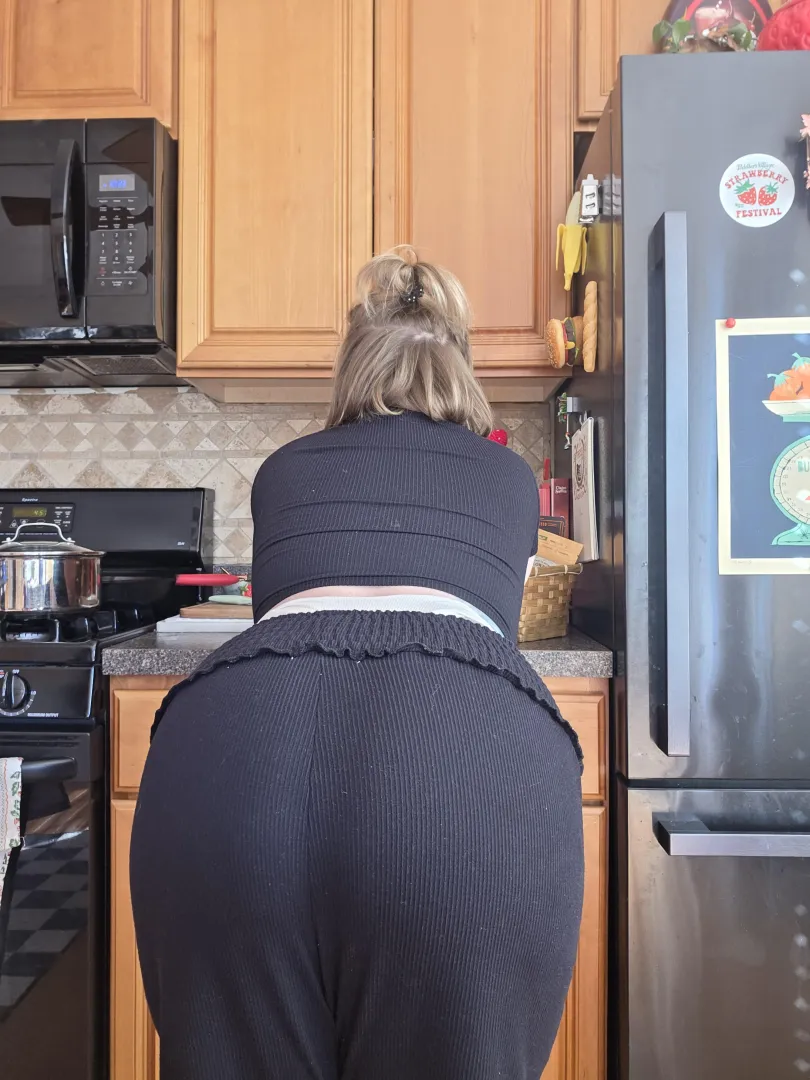 Hanging Out Top A Bit  posted by TheRealSim1