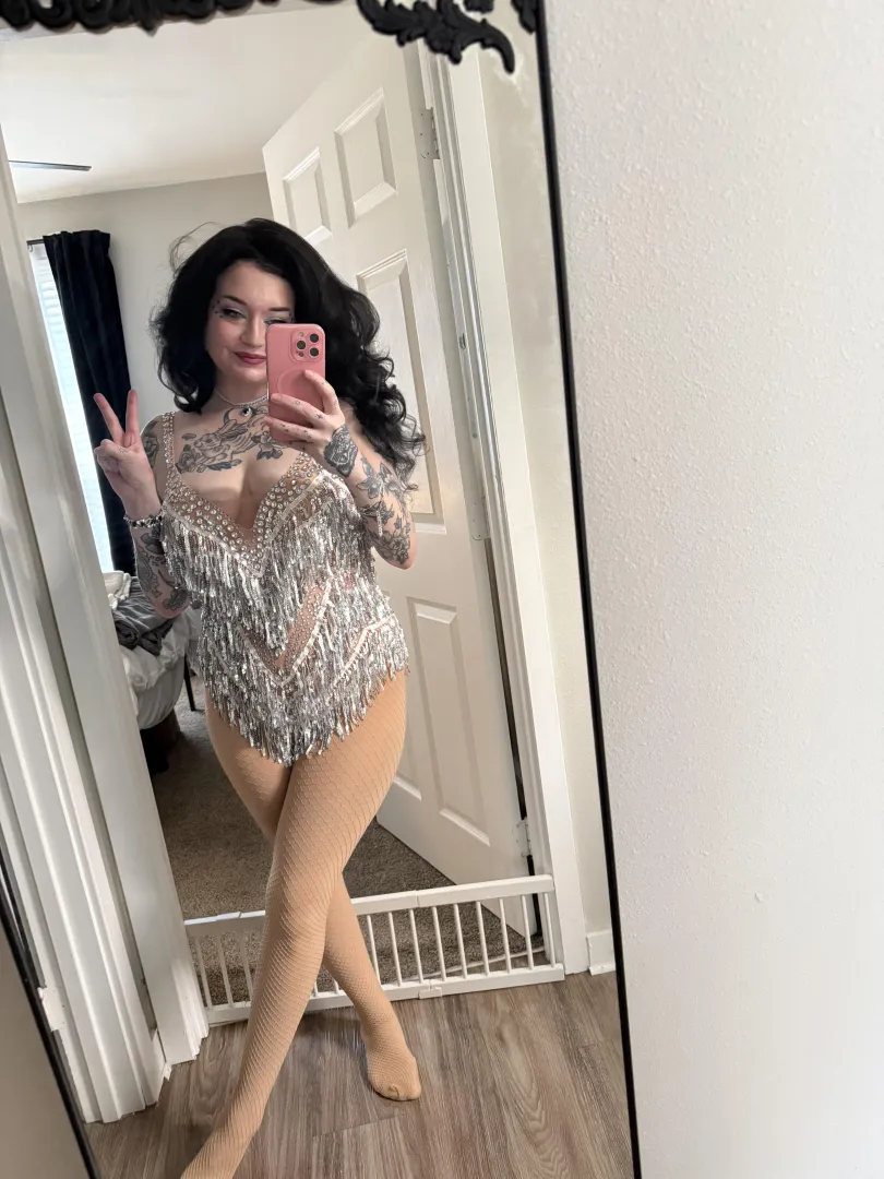 Happy belated Mardi Gras from a NOLA showgirl posted by specterheart