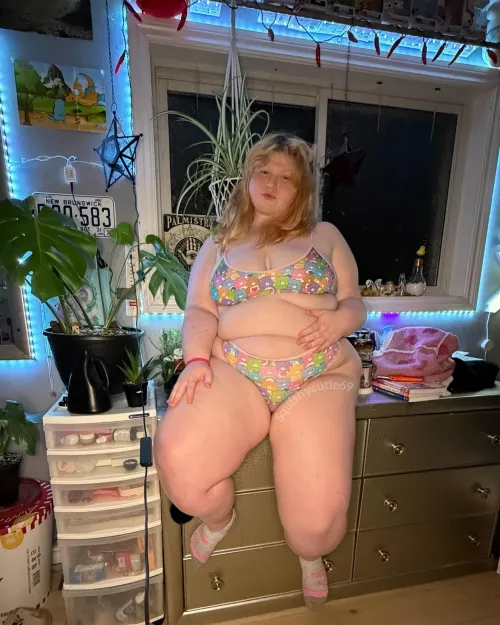 Happy fat girl Friday by Squishycutie69