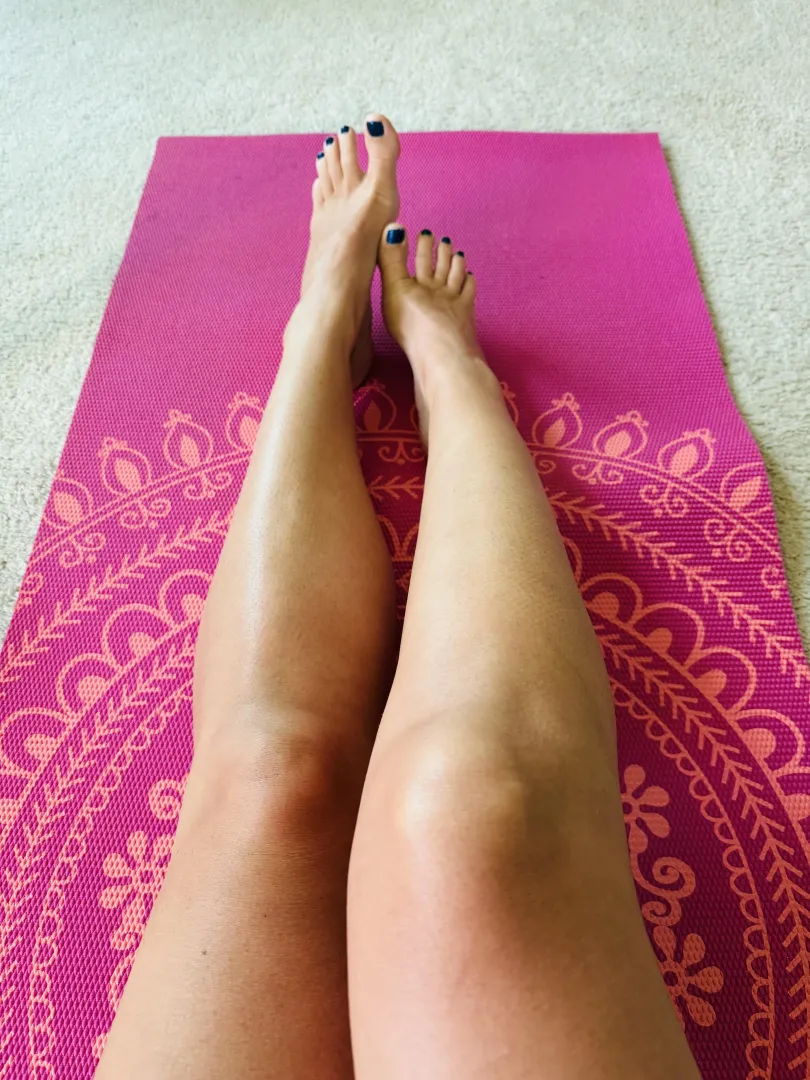 Happy foot Friday!  posted by ToesInSunlight