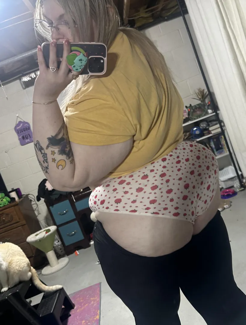 Happy Friday posted by Twolittlepiggis