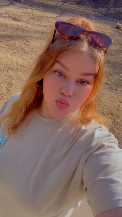 happy friday everyone!  by barbieisabbw