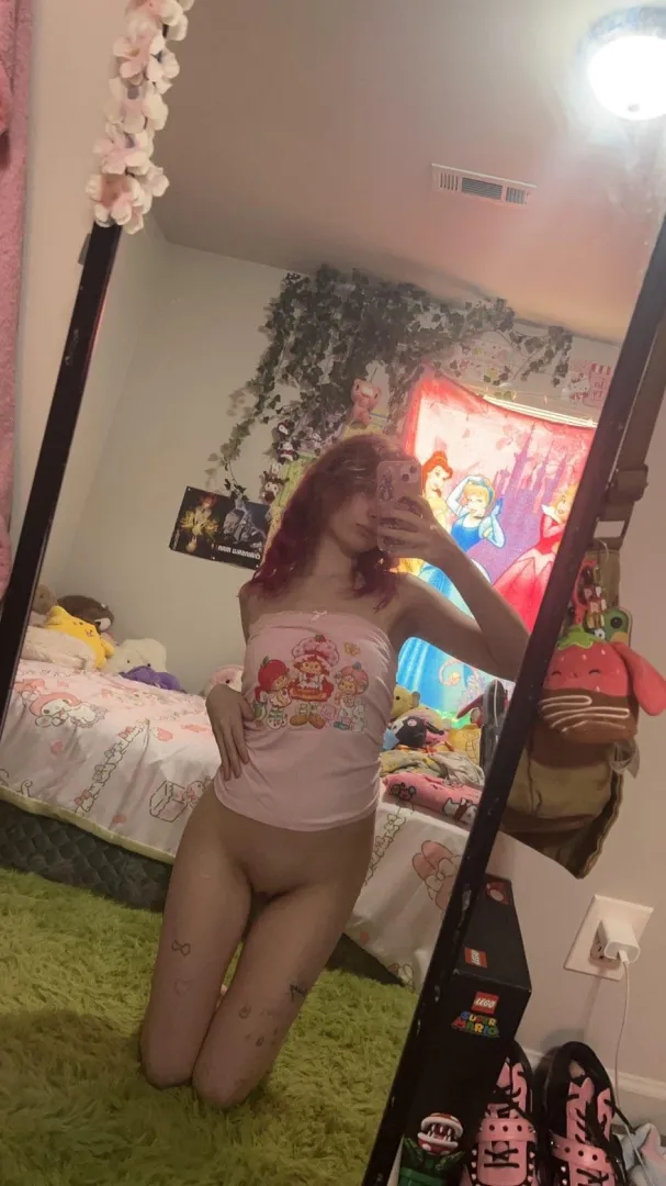 Happy Friyay ! Celebrating with no pants ✨ posted by Spicybunniii