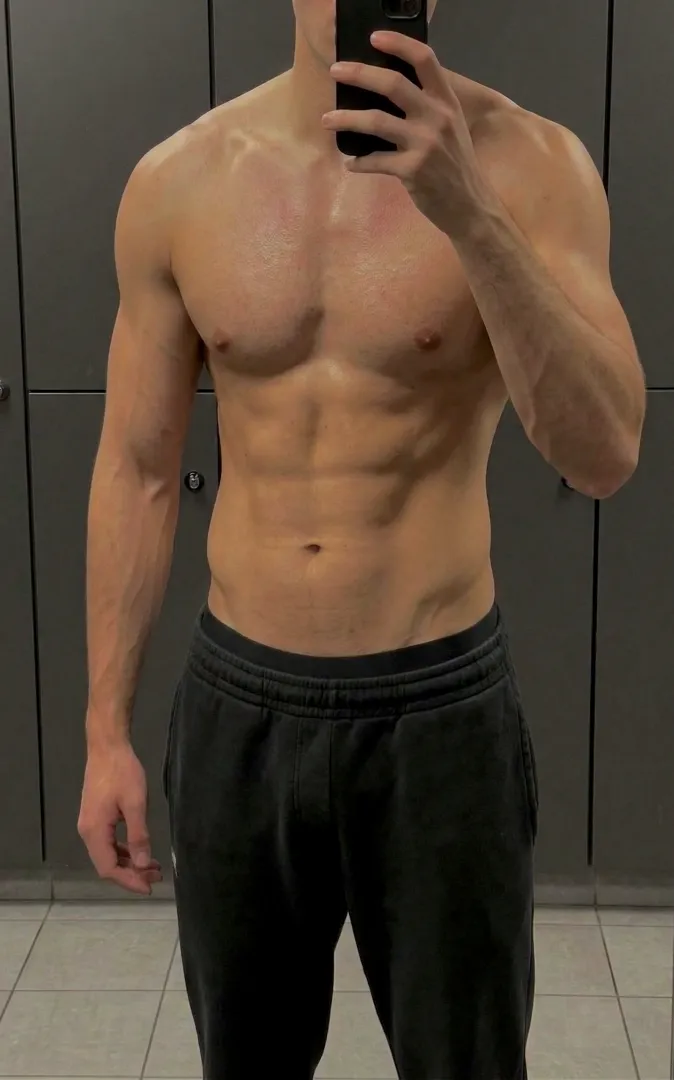 Happy Monday Folks posted by jedi-darrow