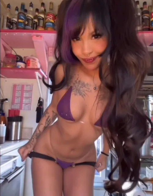 Happy Monday!Mileena is on Lakeview 3-8pm! she speaks english, spanish, and japanese! 10020 Lakeview Ave Sw, Lakewood by No-Arrival9719