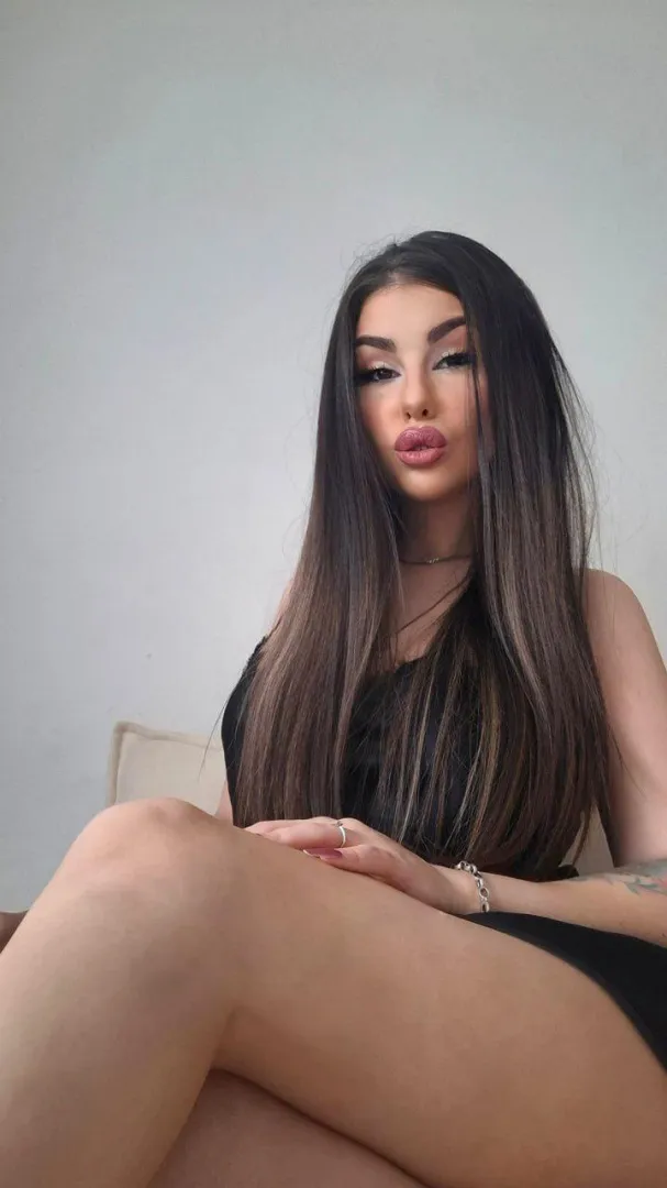 Happy payday, freaks! Time to spend it all on mommy! posted by ArabellaStonne