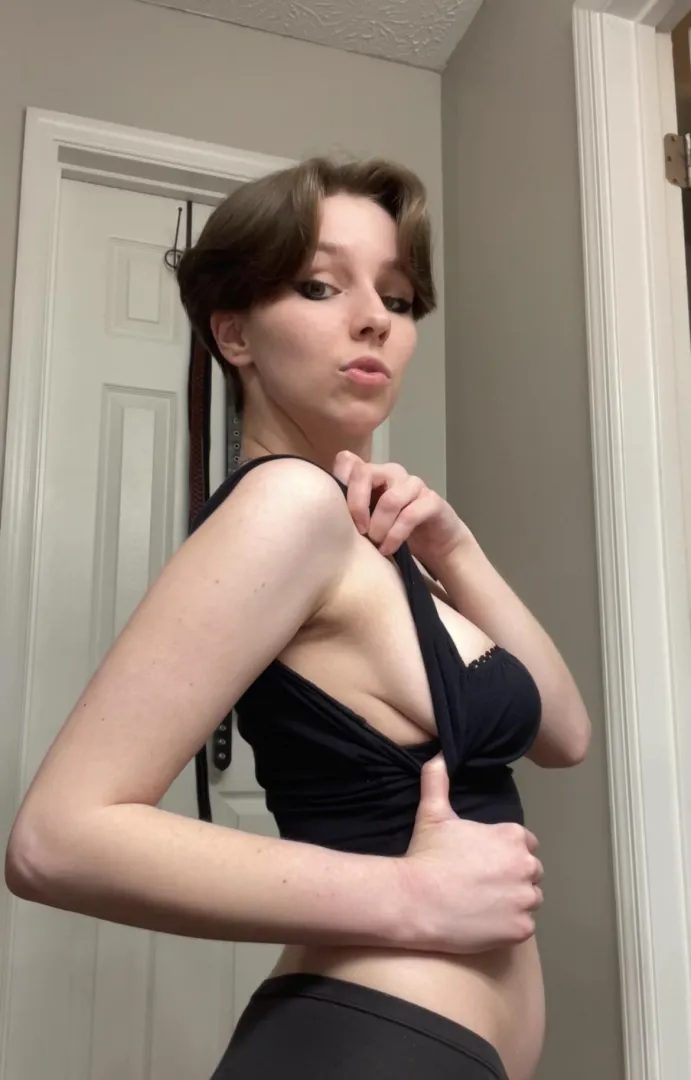 Happy Thursday :) posted by ComfyGrimRose