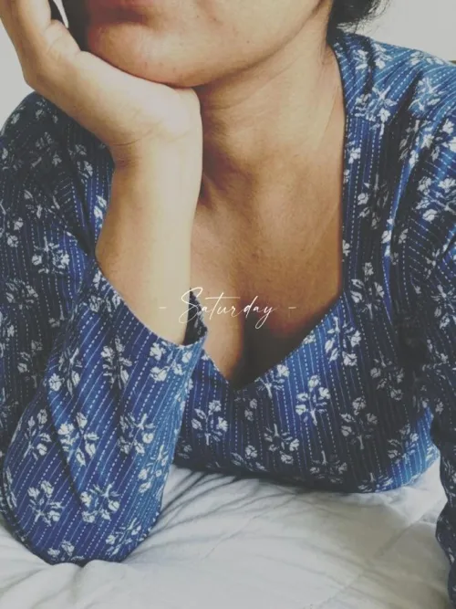 Happy Weekend. I'm looking for image ideas to post. Comment down (non naked only) [F] by Kaavyah