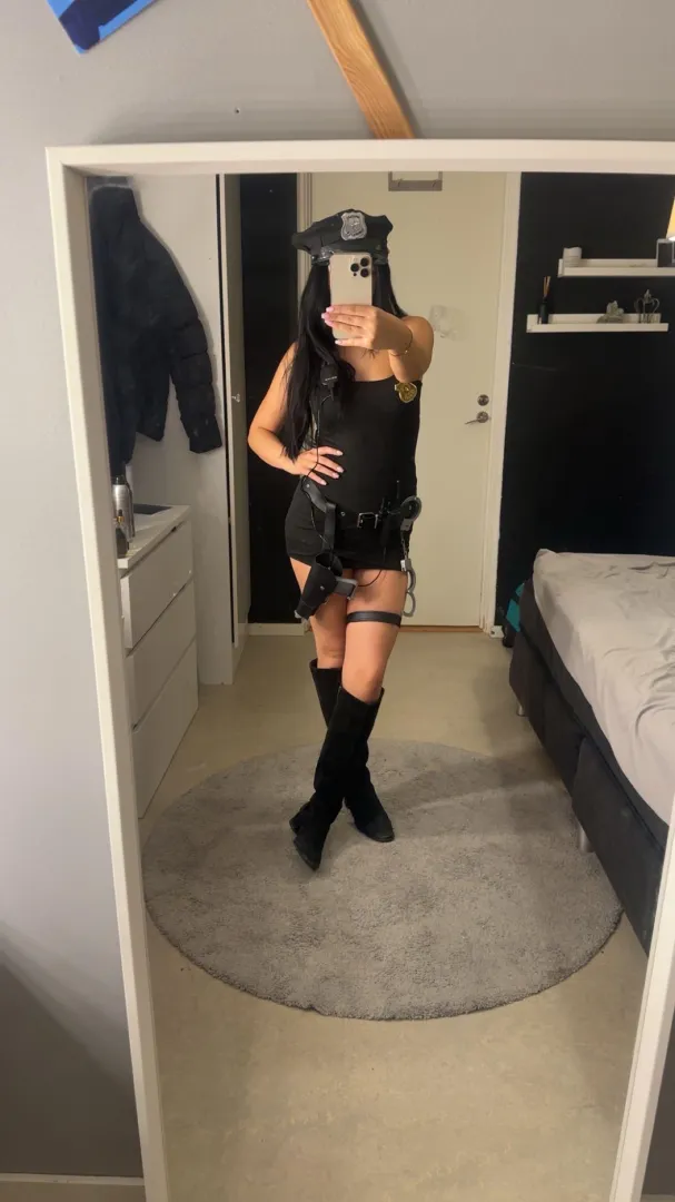 Har du noen gang ligget en politibetjent?  posted by lillatjejen06