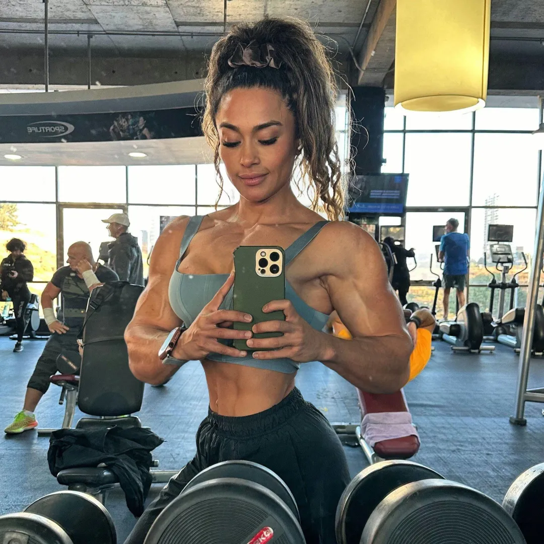 Hard to decide which muscle to worship posted by Feyrianna_