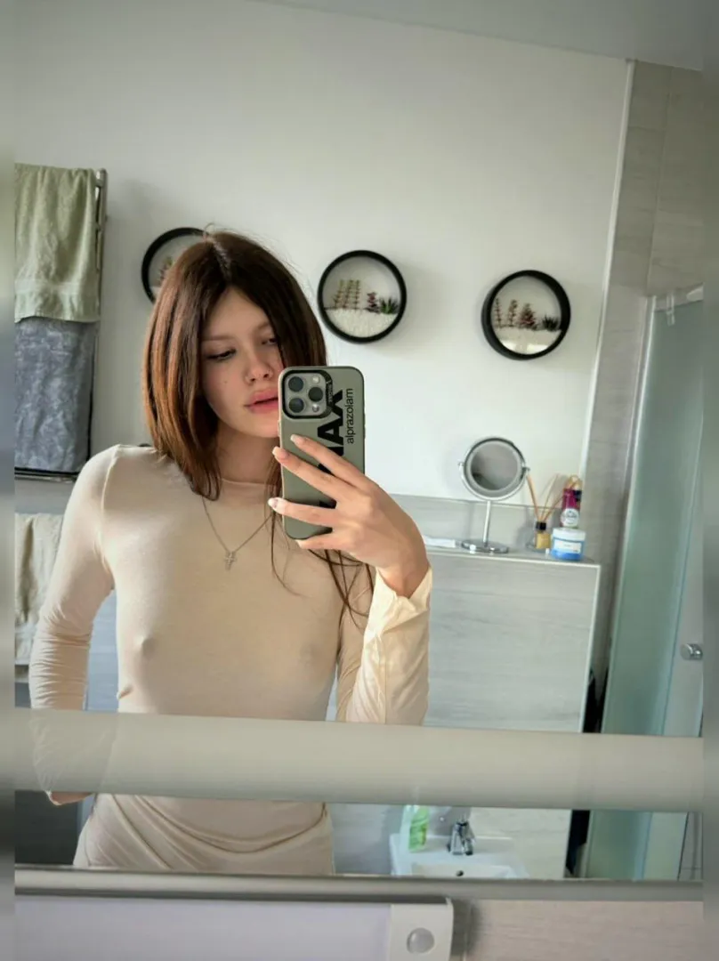 Hard to hide the fact that I’m Braless posted by sunflowergloww