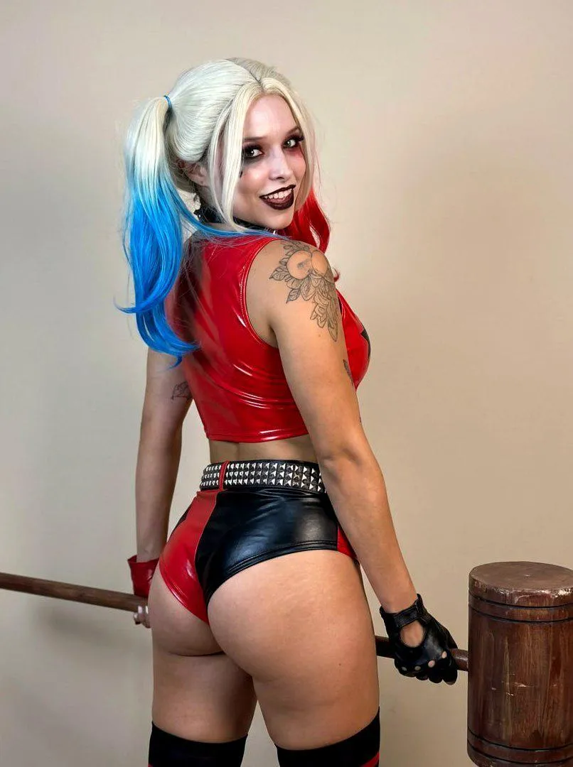 Harley Quinn by (emily) posted by LuckyRibbon