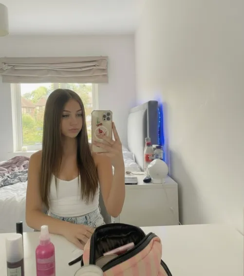 has any 08 baddie sent u nudes yet? by CoralsFrosts