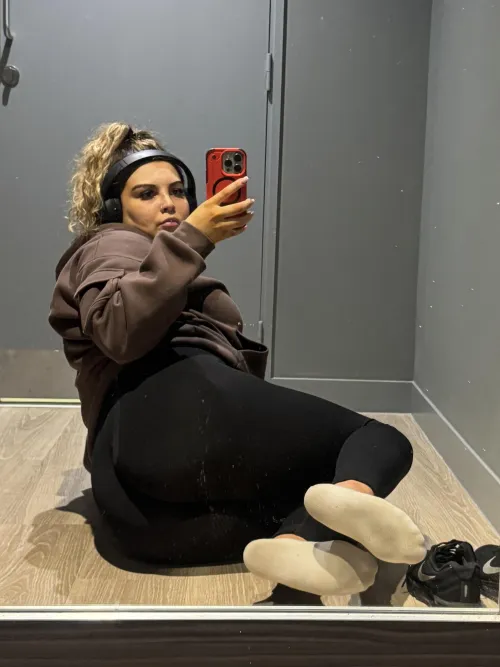 Have a snifff  fresh after the gym  by worththetroublex