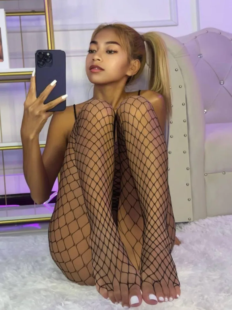 Have you seen a submissive Thailand gril before? posted by cosmic_bishh