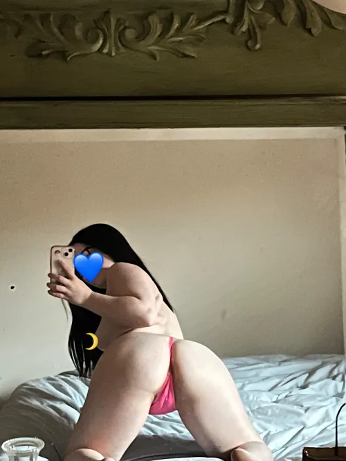 havent sold in a while so i'm doing $1 pics and $3 vids (under a min)!  dms open! by something_0121