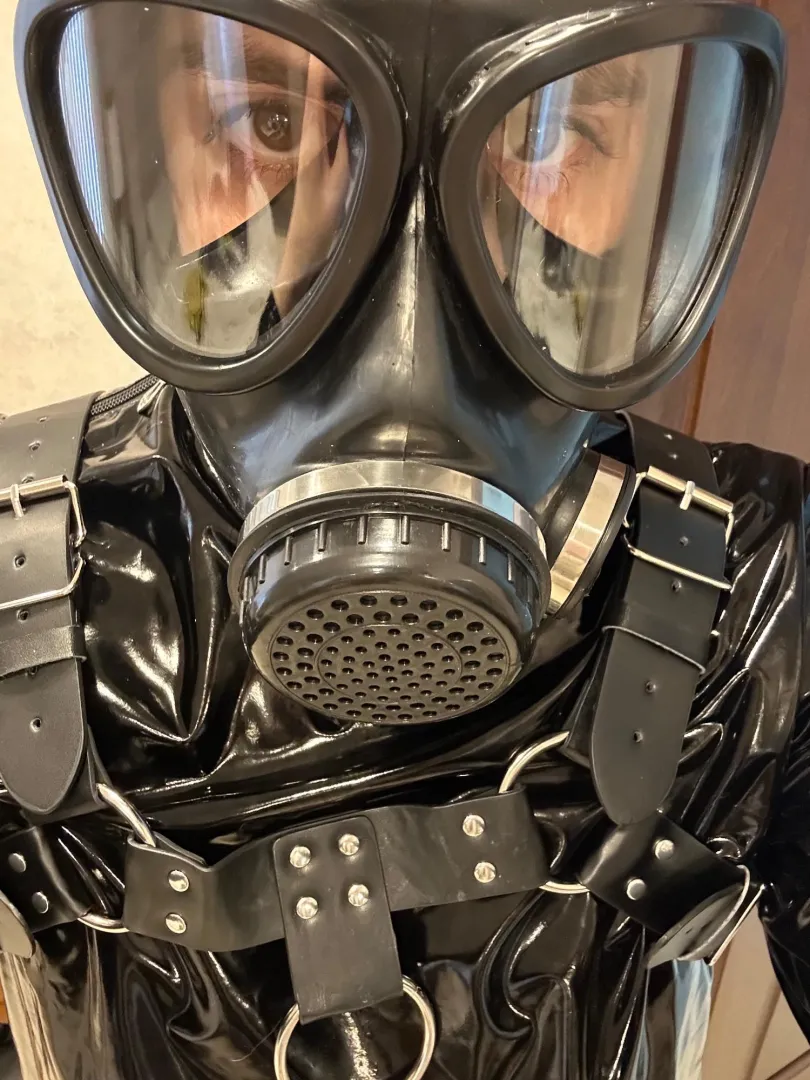 *heavy drone breathing* posted by Oxyfet1