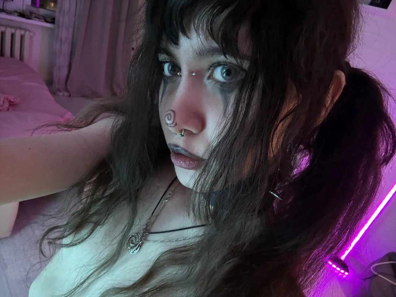 heavy makeup metal babe with piercings posted by webloli2007