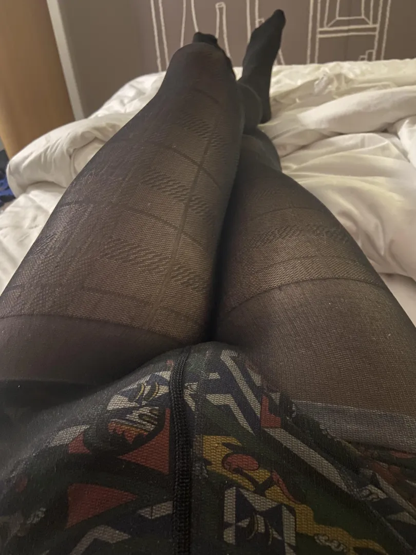 Heb een panty gekocht in me solo reis naar Londen posted by Responsible_Oil_9454